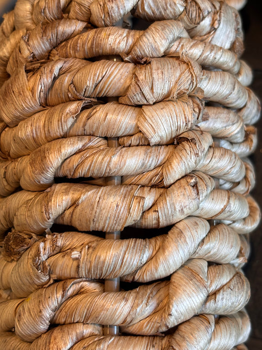 MEDIUM TAN GRASS WALL BASKET