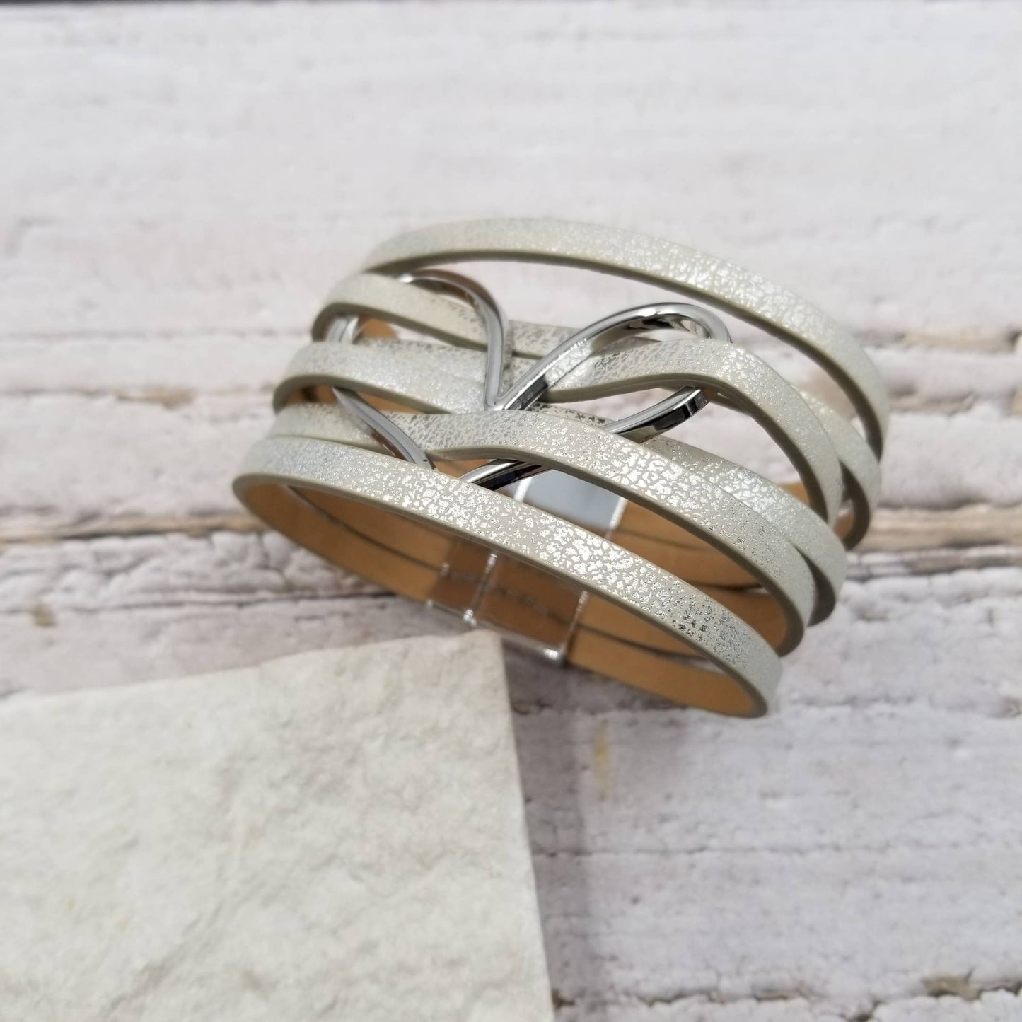 Multi Layer Leather Heart Magnetic Buckle Bracelet