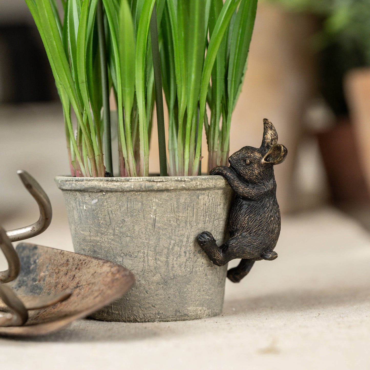 AGED GOLD BUNNY POT HUGGER